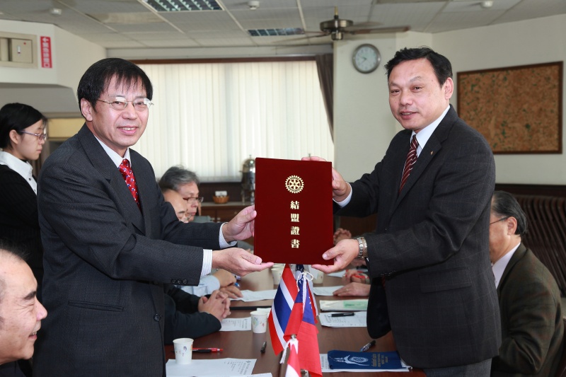 INTL056.jpg